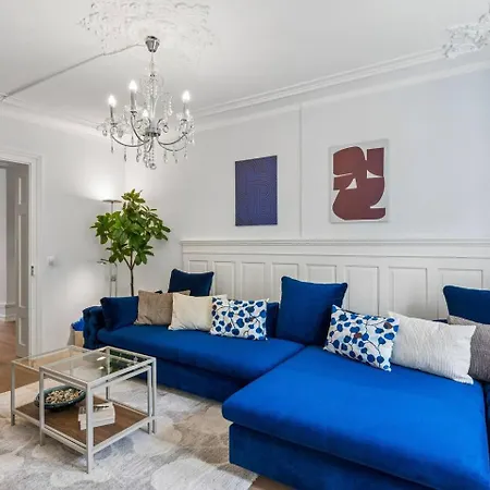 Appartamento Spacious With Balcony & Great Location