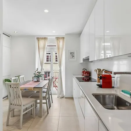 Spacious With Balcony & Great Location Appartamento *