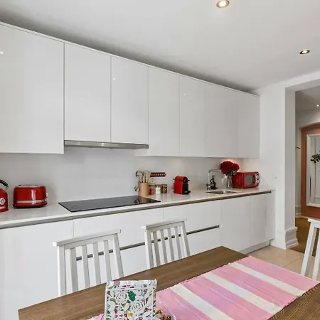 Spacious With Balcony & Great Location