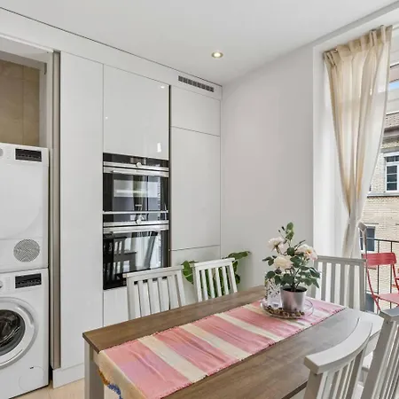 Spacious With Balcony & Great Location * Zurigo