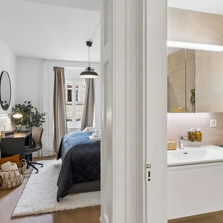 Spacious With Balcony & Great Location Appartamento